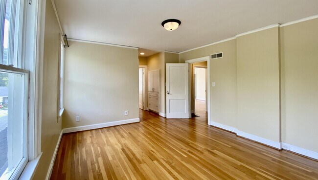 Building Photo - 1105 Virginia Ave