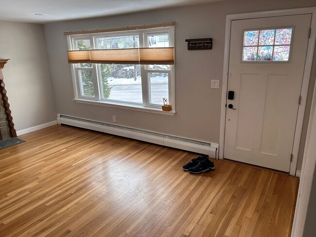Building Photo - House for Rent in Stoneham!