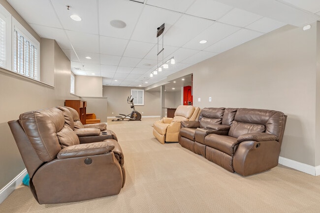 Building Photo - 7242 Greywall Ct