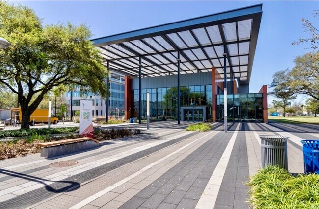 Building Photo - 2010 St Charles St