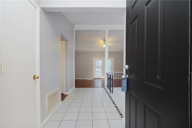 Building Photo - 2455 Landington Way NW