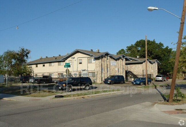Primary Photo - 921 Ann Ave