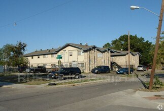 Building Photo - 921 Ann Ave