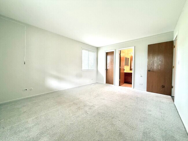 Building Photo - 601 Hanover Ct