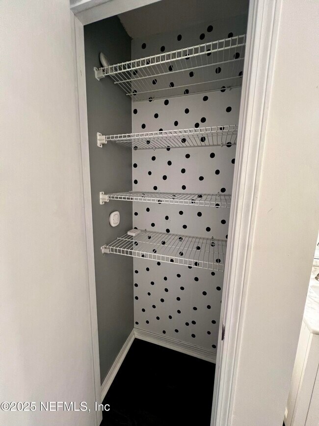 Building Photo - 2024 Oak Water Dr