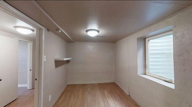 Building Photo - Charming four-bedroom home one block from UNR