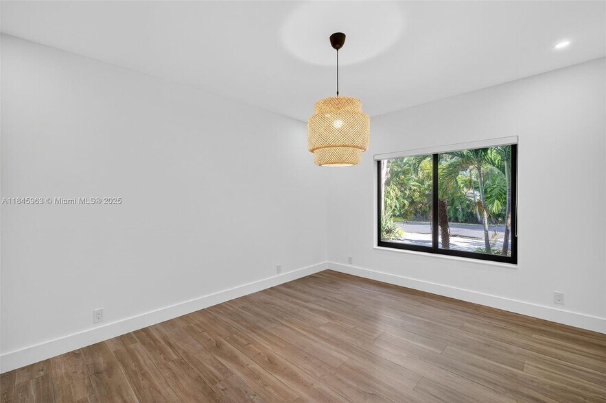 Building Photo - 1511 SW 30th Pl