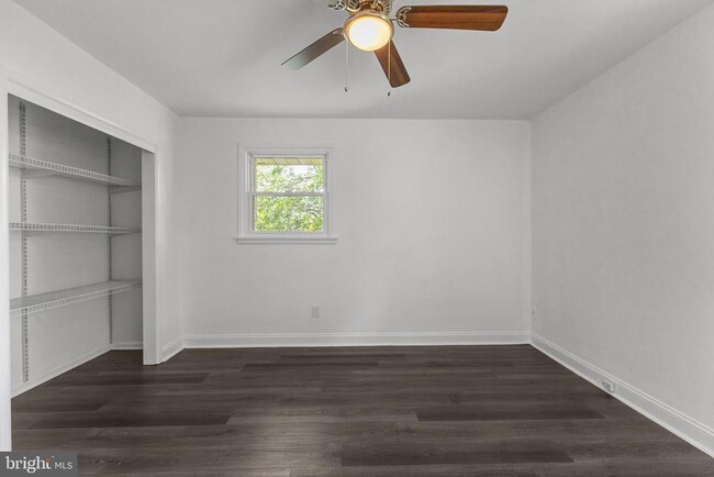 Building Photo - 215 Dolores Dr