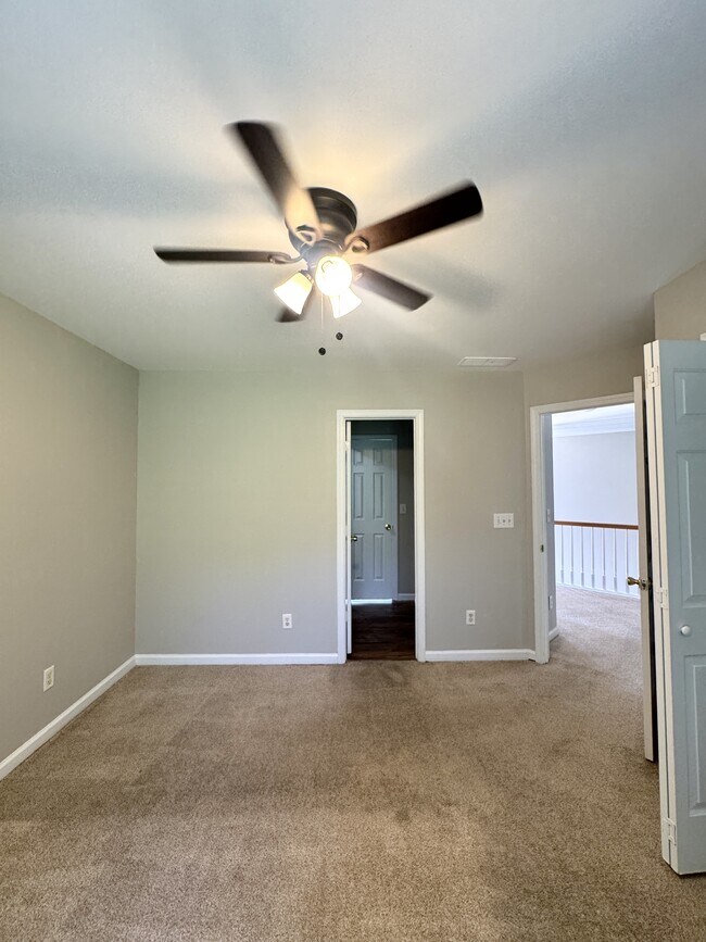 Building Photo - 137 Towne Park Dr