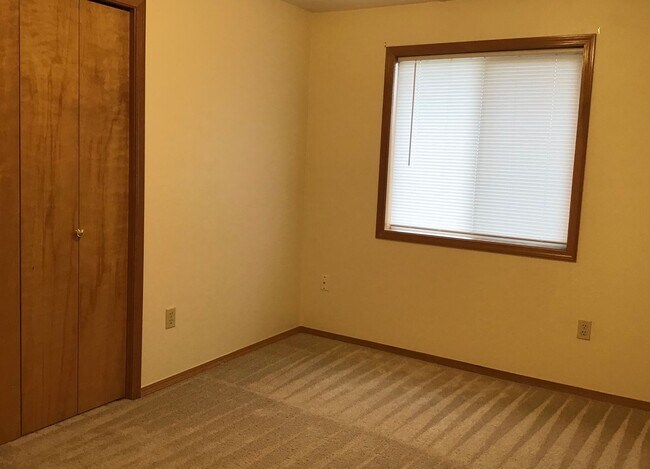 Building Photo - 3012 NE Glacier Way