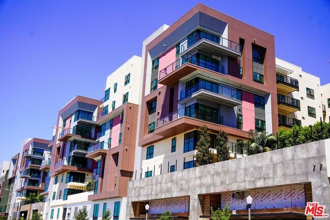 Building Photo - 800 N Front St