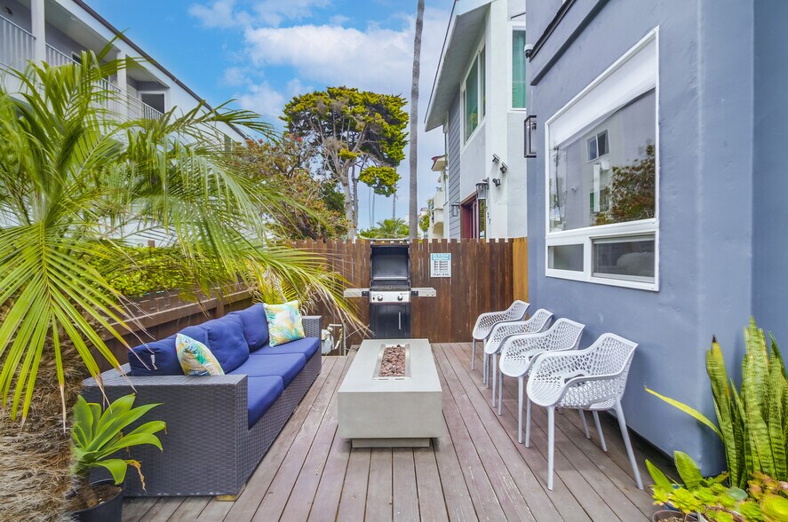 Building Photo - 735 Whiting Ct