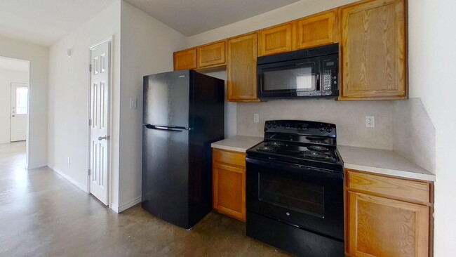 Building Photo - 4006 Cambridge Dr