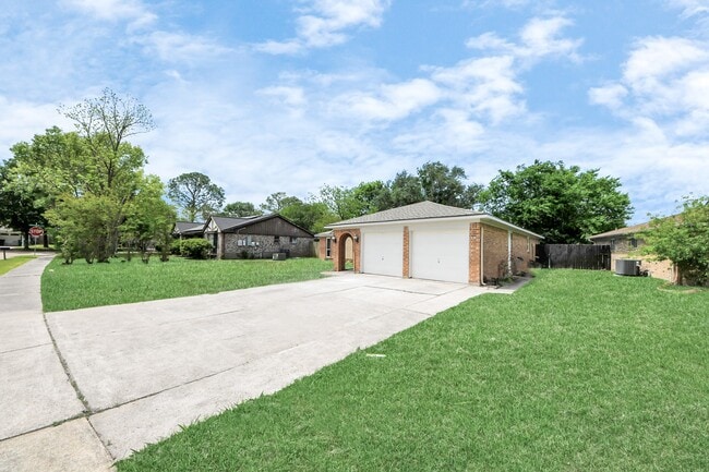 Building Photo - 10707 Shannon Hills Dr