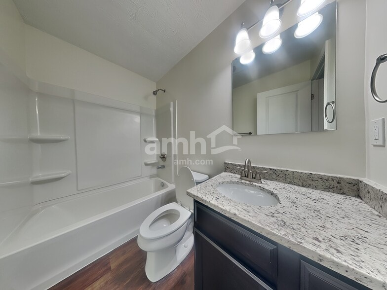 Building Photo - 97 Wooded Ridge Dr