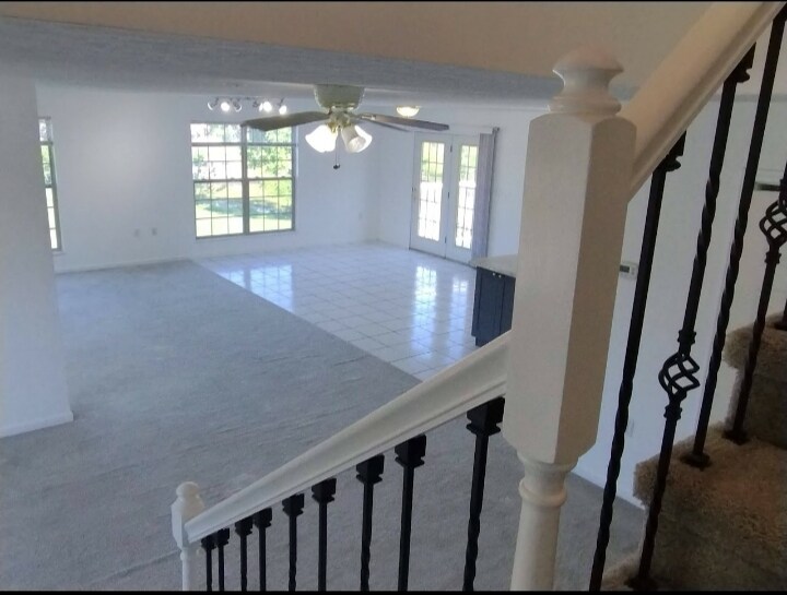 Building Photo - 1607 Meadow Spring Dr