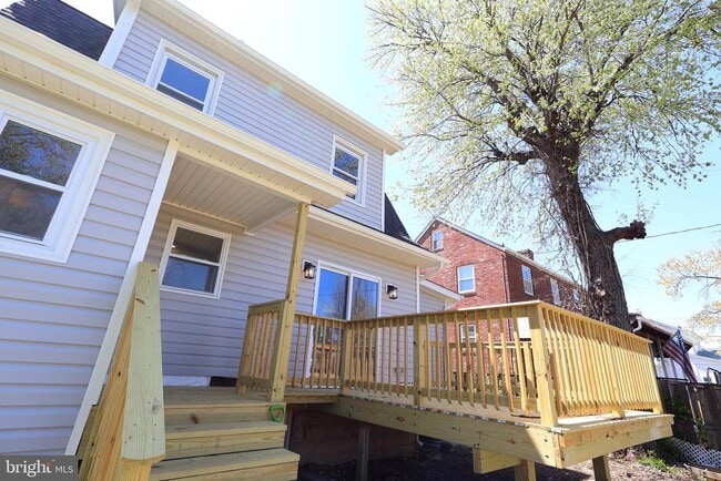 Building Photo - 5110 Kenwood Ave