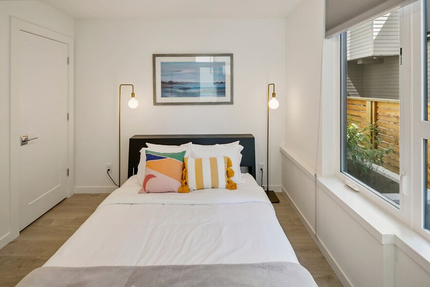 Building Photo - 516 Broadway E