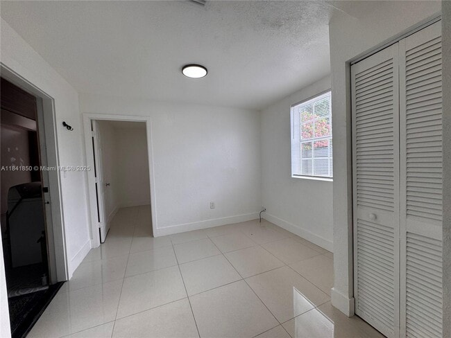 Building Photo - 541 E 38th St