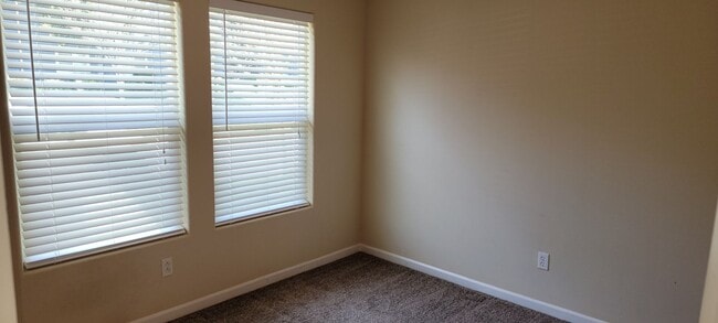 Building Photo - Adorable 2 Bedroom 2 Bath Condo