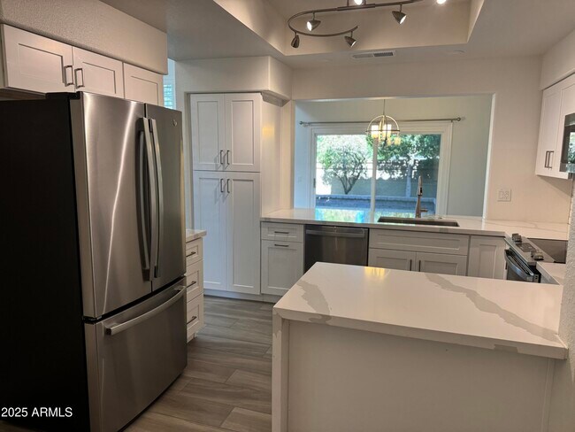 Building Photo - 7960 E Pepper Tree Ln