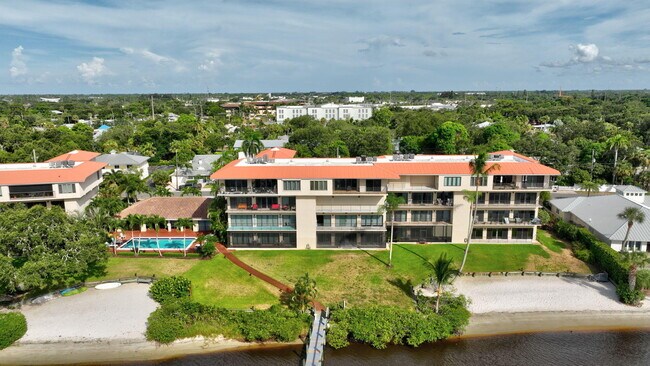 Building Photo - 624 SW St Lucie Crescent