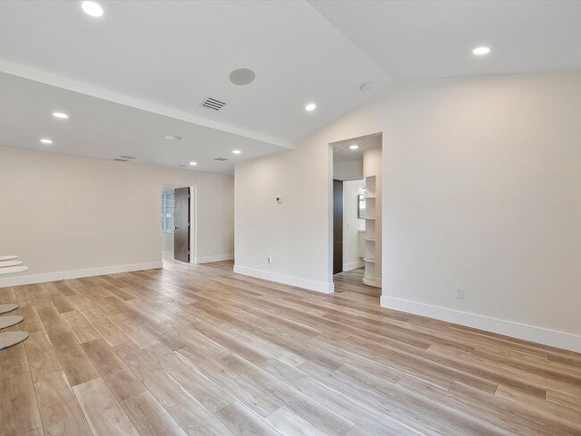 Building Photo - 203 NE 107th St