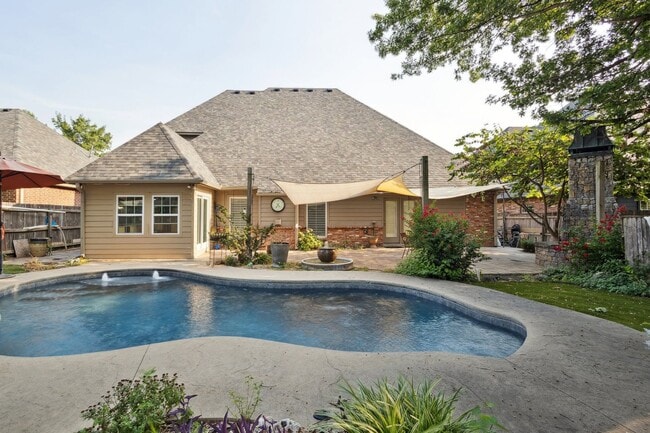 Building Photo - 4 Bedroom + Bonus Room & Office with Gorgeous Pool