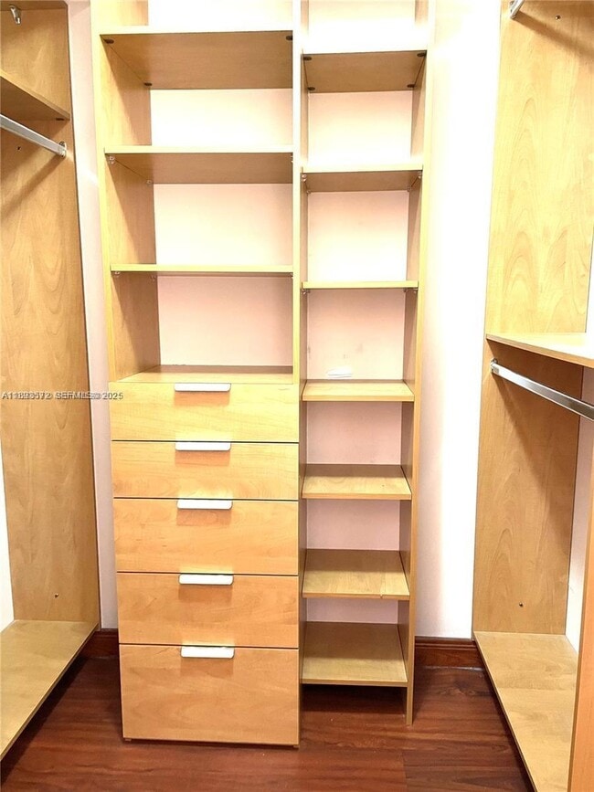 Building Photo - 210 174th St