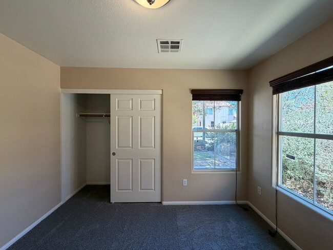 Building Photo - SPACIOUS SINGLE STORY HOME IN SOUTHERN HIGHLANDS WITH NEW KITCHEN APPLIANCES