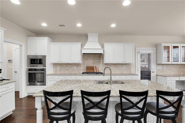 Building Photo - 3000 Smyrna Grove Dr