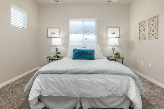 Building Photo - Wilson Creek Townhomes - $500 off with 6-months of free covered parking for move-ins by the end o...