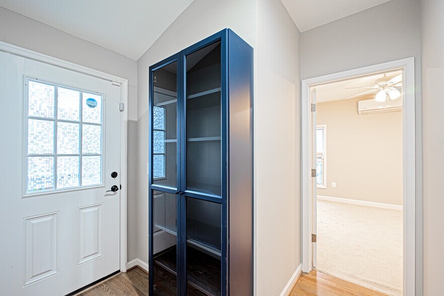 Building Photo - 9705 Locust Hill Dr