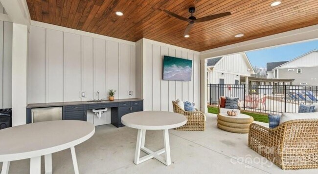 Building Photo - 9100 Bluedale Rd