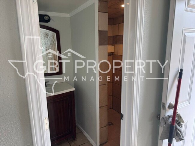 Building Photo - Rent Ready