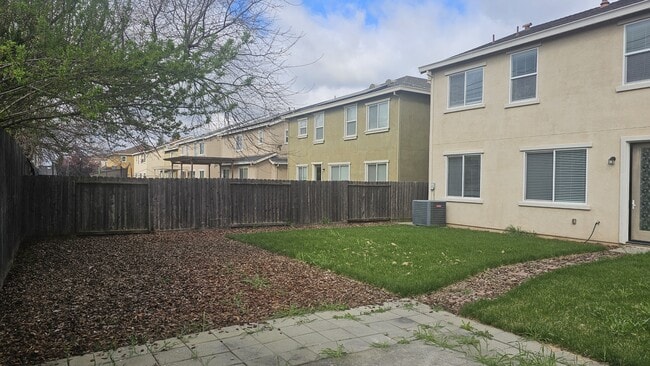 Building Photo - 3157 Rogue River Dr