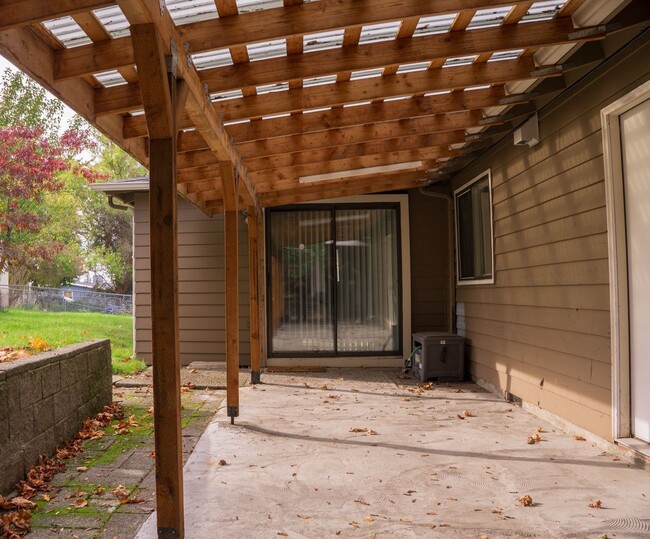 Building Photo - A Charming 3-Bedroom Rambler!