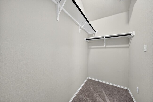 Building Photo - 12913 Pealing Wy