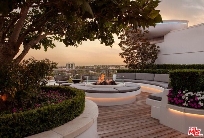 Building Photo - 8500 Burton Wy