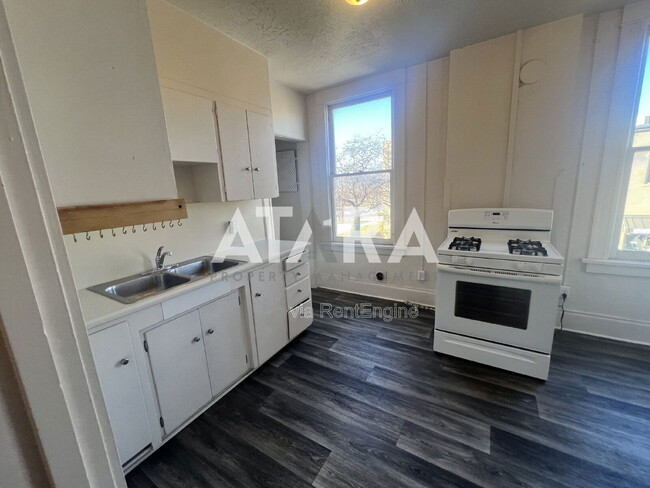 Building Photo - 230-232 W 300 N