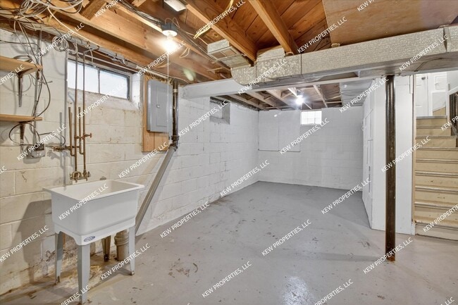 Building Photo - Lovely 3-Bedroom, 1.5-Bathroom Brick Bungalow for Rent in Redford Twp.!