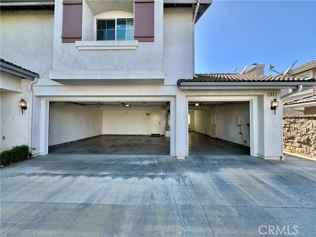 Building Photo - 16612 China Berry Ct