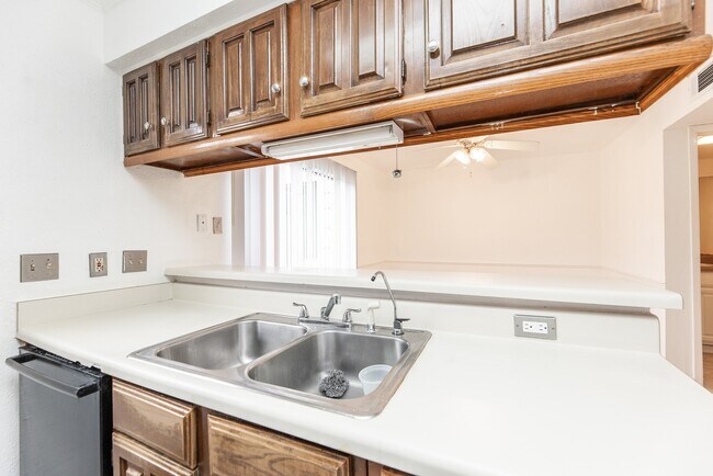 Building Photo - 2120 Wilcrest Dr