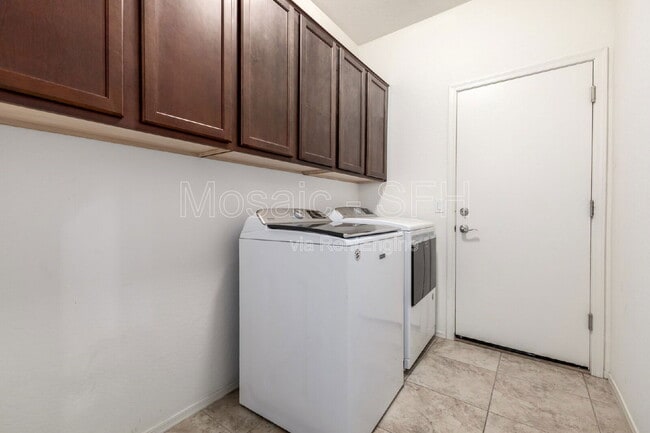 Building Photo - 2656 E Boston St