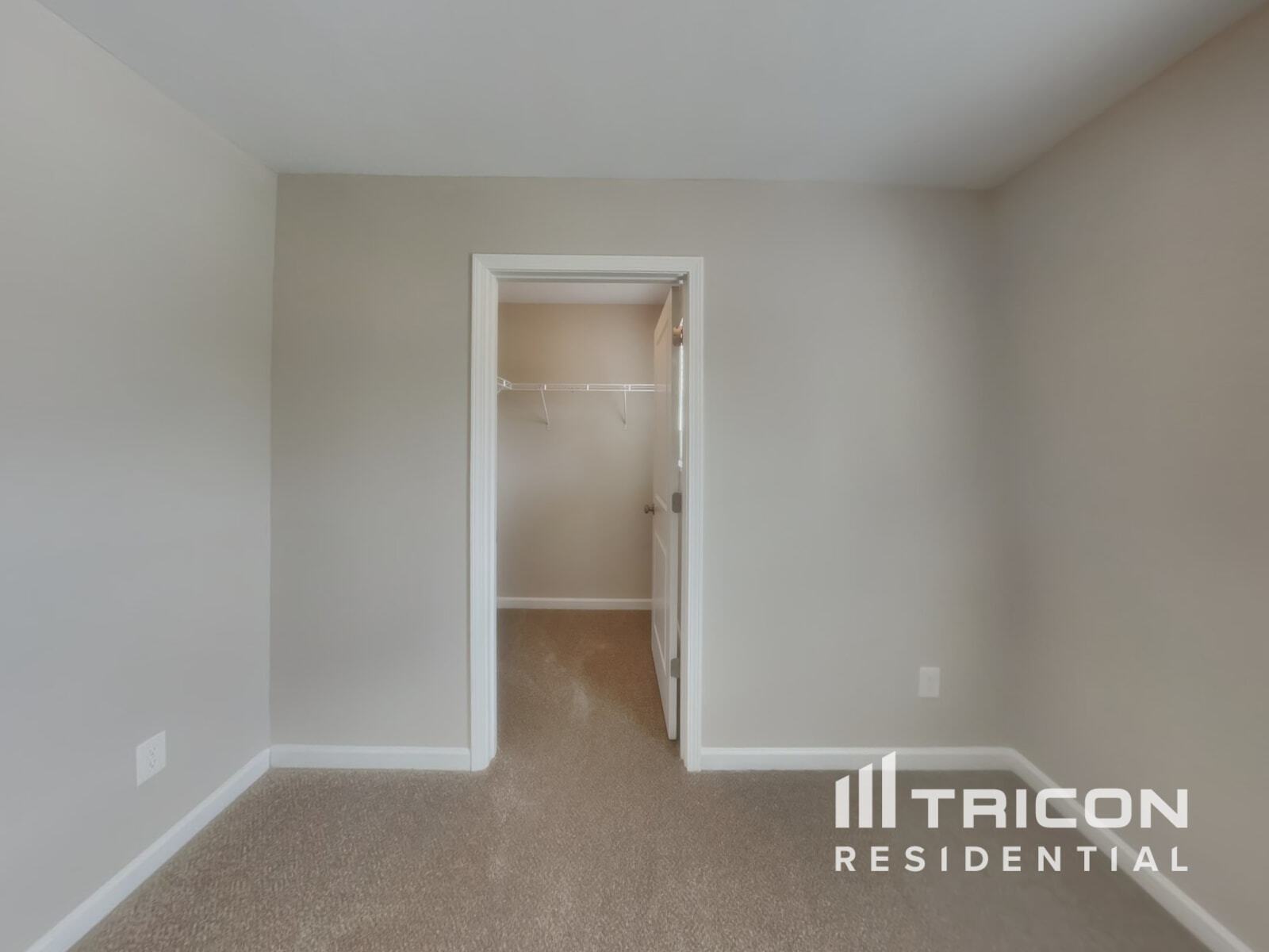 Building Photo - 325 Nutwood Trce