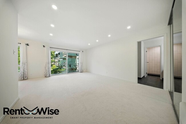 Building Photo - 818 N Delaware St