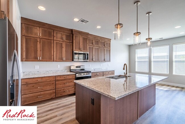 Building Photo - Beautiful 4-Bedroom 2.5 Bath with a 3 Car ...