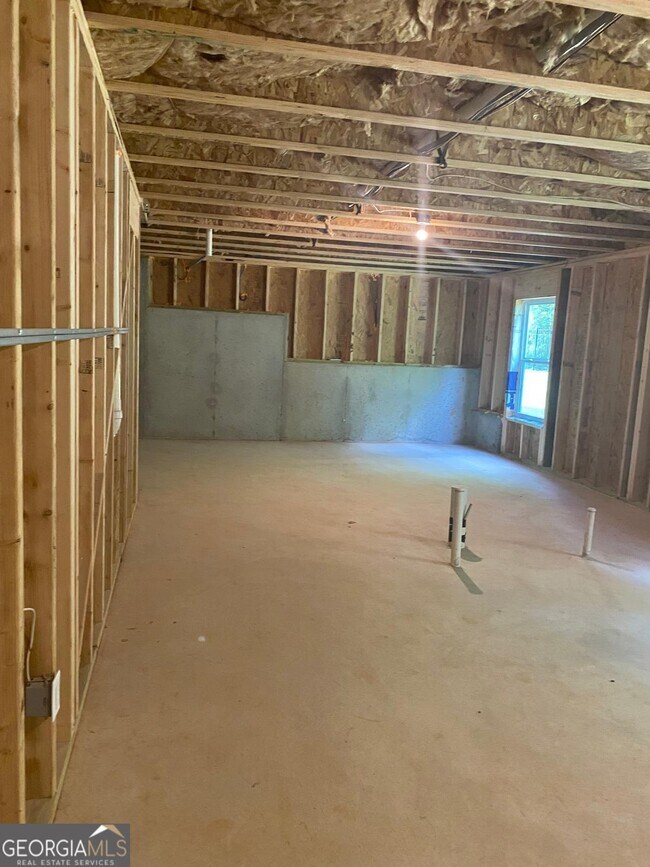 Building Photo - 8282 Castleton Dr