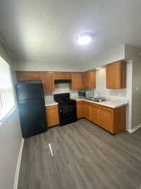 Building Photo - 570 Anniston Dr