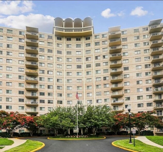Primary Photo - 1111 University Blvd W